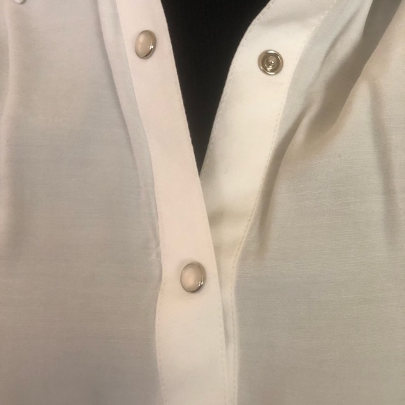 Women’s Western Desert Diva embroidered Pearl snap long sleeved shirt Medium - Picture 6 of 7